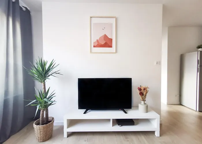L\'Olivier - Appartement Moderne Et Chaleureux - Tram Et Parc